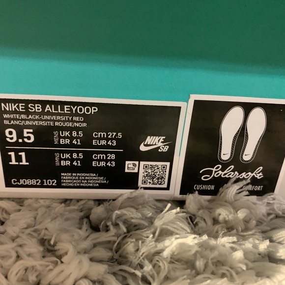 Nike SB Alleyoop, size 11 in women and 9.5 in Men. - Picture 10 of 10